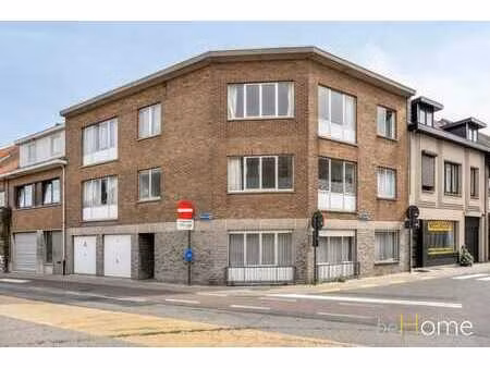 immeuble de rapport comprenant 5 appartements et 2 garages