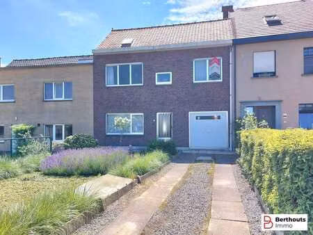 super gelegen rijwoning met garage