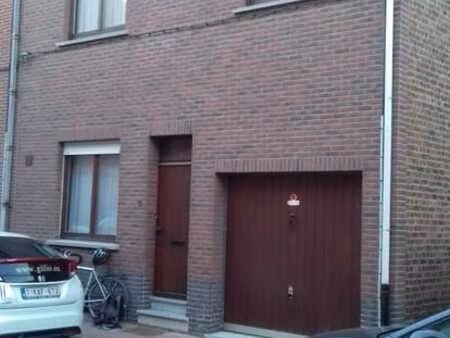 belle maison à louer dans un quartier calme.