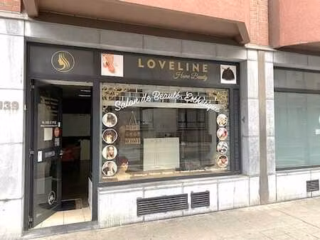 surface commerciale de 61 m²