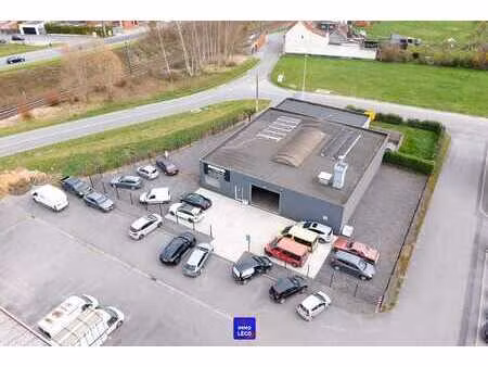 entrepôt/atelier de 400m²  grand parking  logement indépend