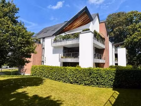 penthouse exceptionnel au lac de genval !