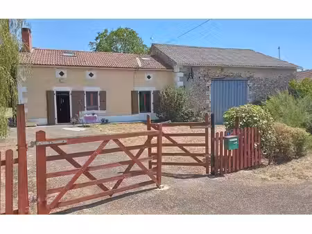 charmante ferme située dans un cadre champêtre paisible