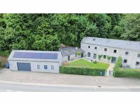 maison en pierre entièrement rénovée avec entrepôt