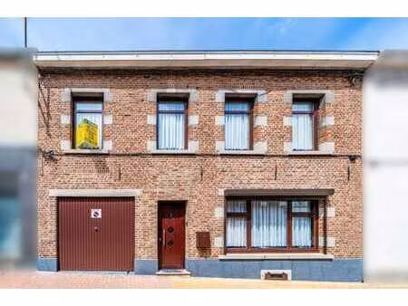 belle maison 3 chambres avec garages et extérieur