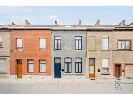 charmante maison de ville prête à emménager au cœur de lessi