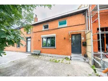 maison 2 façades à parachever !