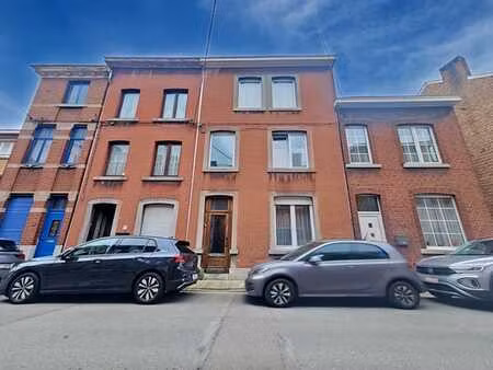grande maison 5ch avec terrasse et jardin.