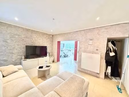 duplex lumineux avec terrasse et potentiel de 3 chambres !