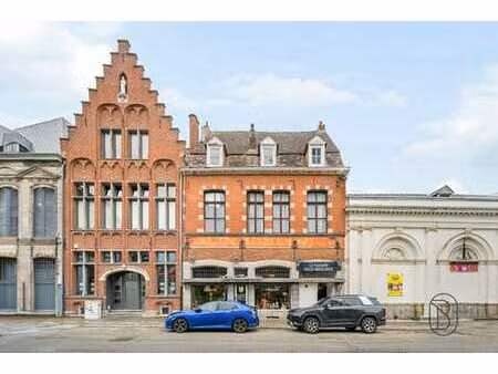 immeuble commercial avec logement au centre de tournai.