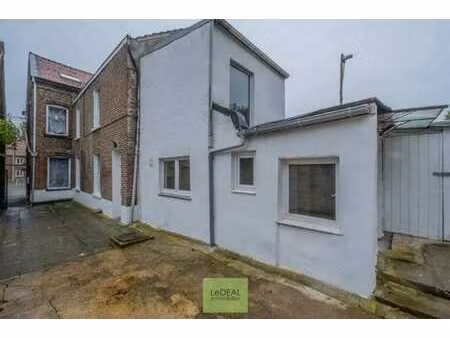 maison en retrait avec 2 chambres et jardin