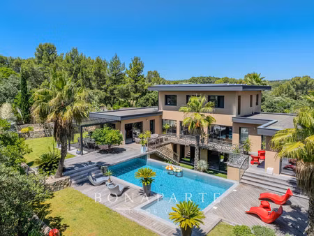 maison de luxe à vendre dans le quartier hôpital
