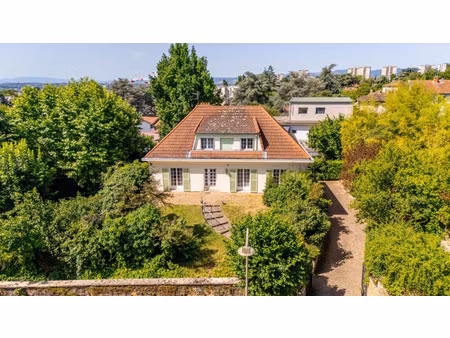 propriété à vendre dans le quartier contour