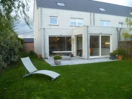jolie maison 3 chambres avec garage et jardin