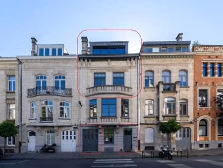 superbe triplex (4ch/3sdb) avec terrasse et garage