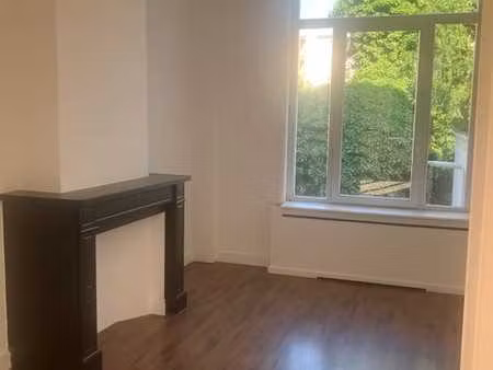 appartement 1ch avec balcon/ saint-gilles