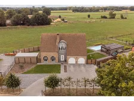 maison rénovée avec piscine sur 17 hectares à vendre à kaste