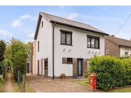 ruime rustige vrijstaande woning met nieuwbouw-uitbouw