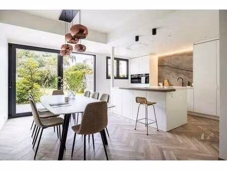 maison familiale spacieuse et luxueuse dans quartier prisé