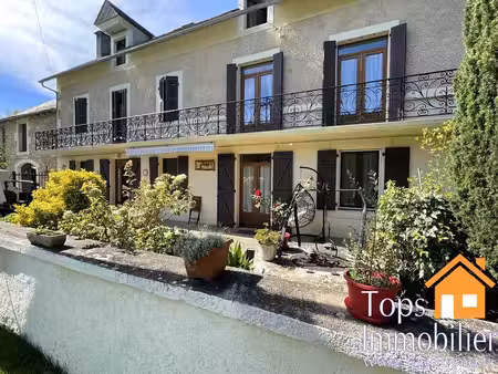 grande maison au calme  proche villeneuve  avec garage  jardin et puits