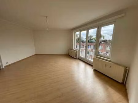 lumineux appart non-meuble avec 2 chambres + terrasse + cave