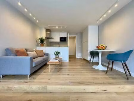 stéphanie : appartement studio meublé neuf