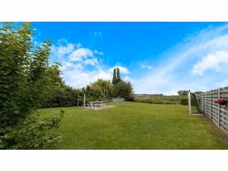 maison rurale sur 515 m² avec jardin discret et vue dans ...