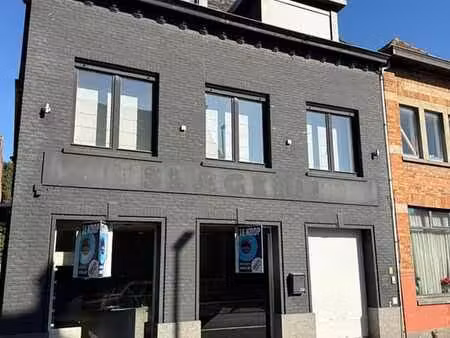 maison commerciale et appartement de 5 chambres