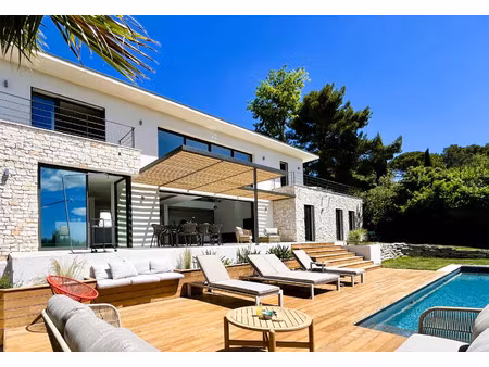 villa de luxe à vendre dans le quartier centre ancien-cros-lotins