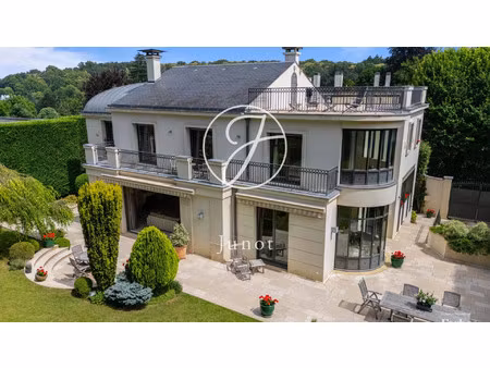 maison de luxe à vendre dans le quartier thierry-saint cloud