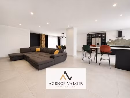 ensemble maison + local + hangar + terrain constructible