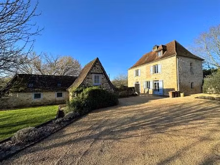 a vendre : maison ( 220 m2) avec piscine ( 8 x 4 ) et grande grange ( 250 m2). département