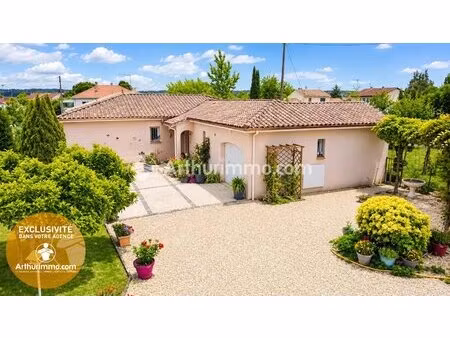 maison de plain-pied – 2 chambres  terrain 700 m²  garage  véranda