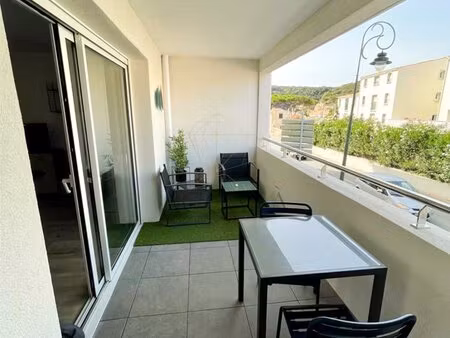 studio dans immeuble récent avec ascenseur  parking privatif et terrasse couverte  port de