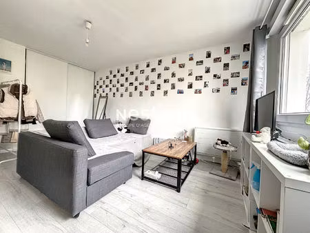 a vendre montigny le bretonneux  studio entièrement refait à neuf  quartier le village  pr