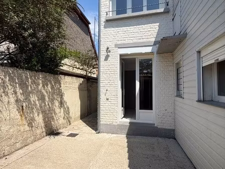 amiens sud ouest maison de ville avec belle cour et dependan