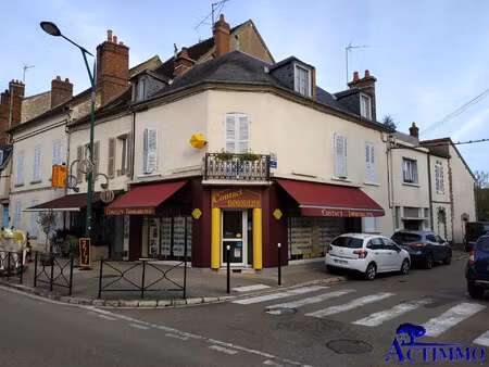 immeuble au centre de joigny - avenue commerçante