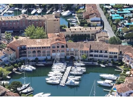studio en rez de chausee port grimaud avec terrasse vue canal golfe st tropez