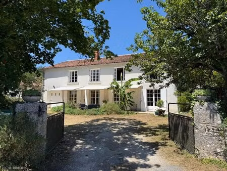 grande maison de village avec des belles vues. secteur