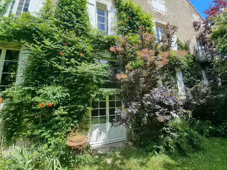 a vendre  demeure de caractère avec jardin et appartement à pougues-les-eaux.
