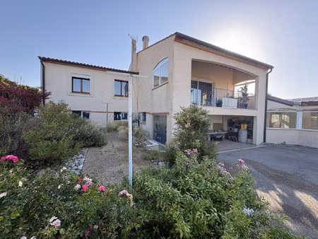 villa de plain pied avec grand sous sol - piscine couverte