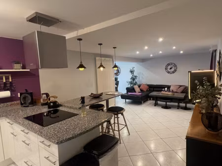 très belle maison avec garage double  terrasse et jardin