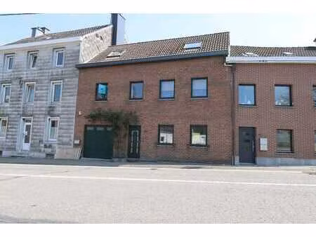 maison mitoyenne très spacieuse