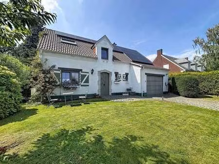 agréable villa en parfait état dans un emplacement premium