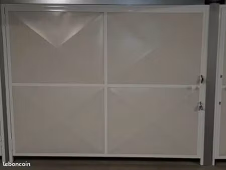 garage 13 m2 . uniquement voiture pas de stockage