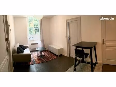 studio meublé chambre séparée
