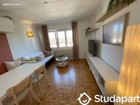 chambre 1 pièce 12 m²