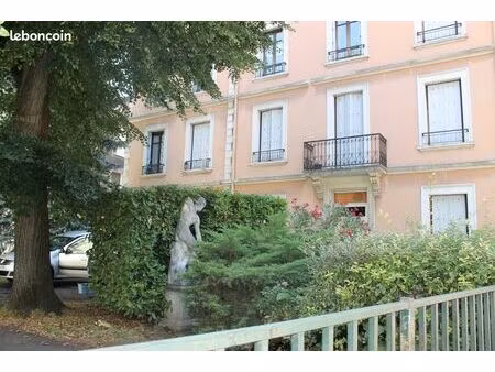 petit studio meublé  plein centre au calme  disponible