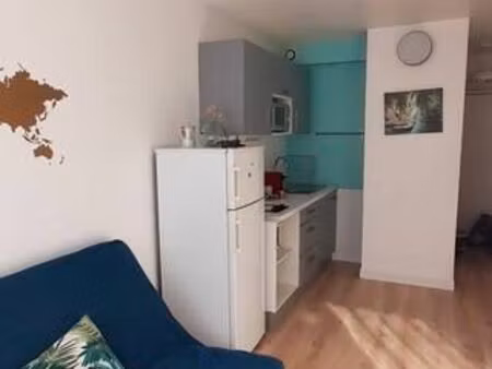 loue studio meublé avec place de parking privative