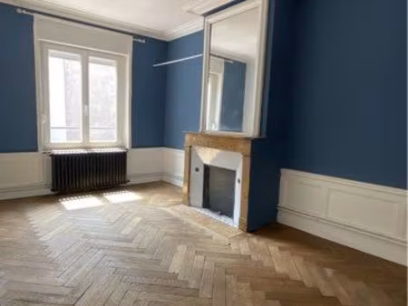 à louer f4 rue stanislas 110m2